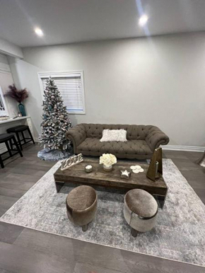 Chic 2B Oasis Retreat, Giant Hot Tub and Sauna Bliss